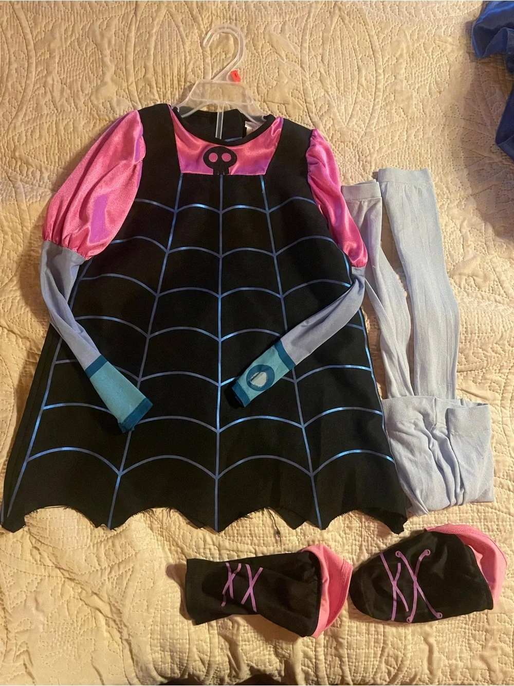 Lot of 6 Costumes Disney Vampirina Sophia Snow White Ana